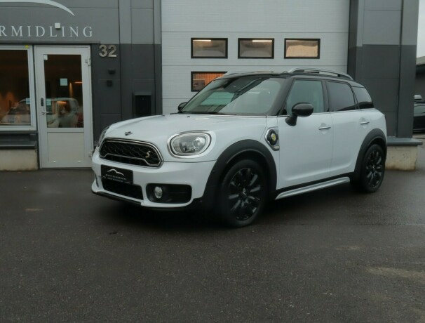 mini-countryman-elektrisitetbensin-2019-big-0