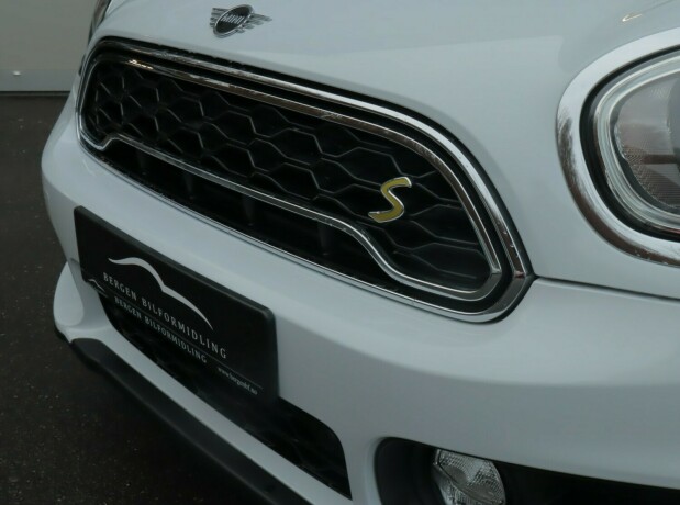 mini-countryman-elektrisitetbensin-2019-big-23