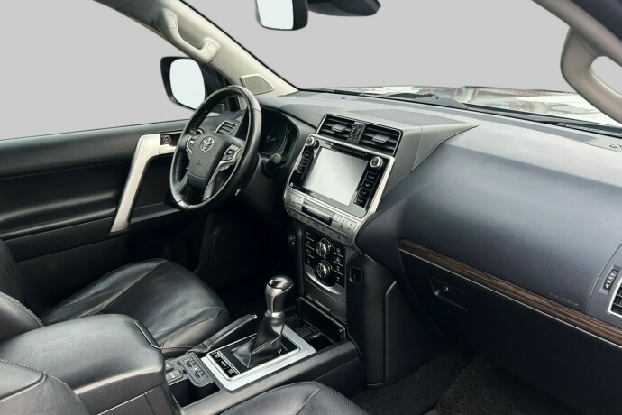 toyota-land-cruiser-diesel-2019-big-13