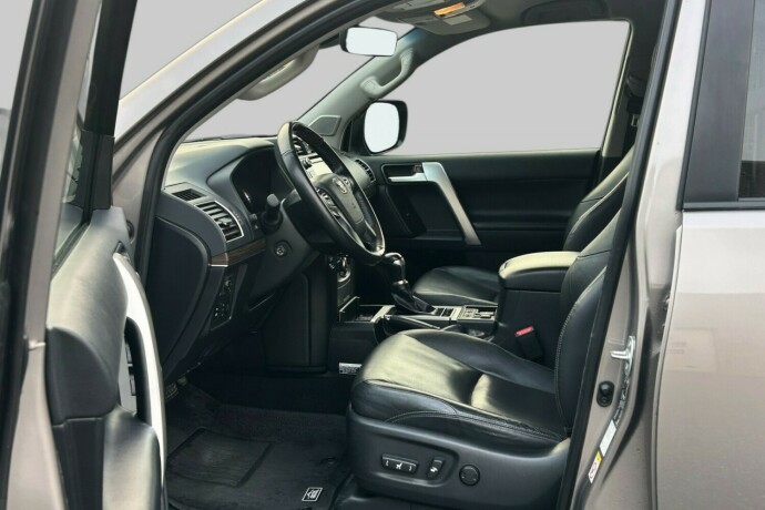 toyota-land-cruiser-diesel-2019-big-9