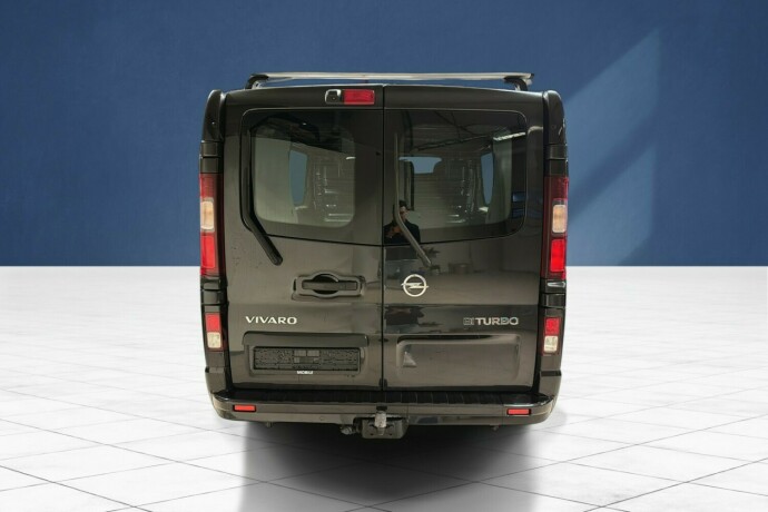 opel-vivaro-diesel-2017-big-6