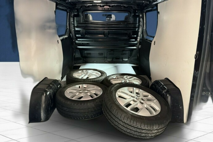 opel-vivaro-diesel-2017-big-15