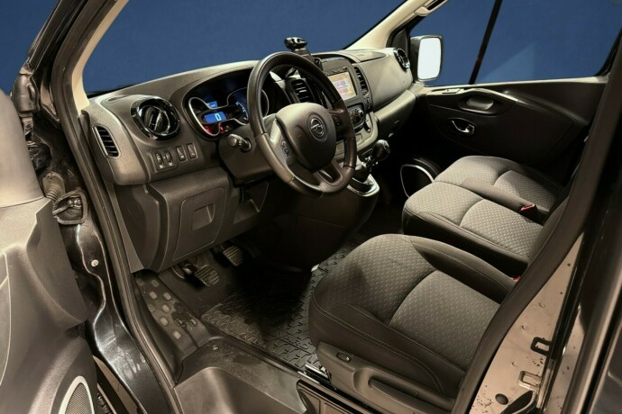 opel-vivaro-diesel-2017-big-8