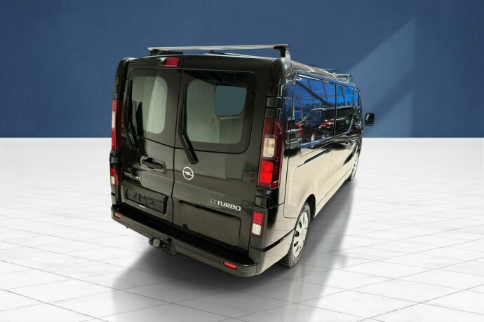 opel-vivaro-diesel-2017-big-7