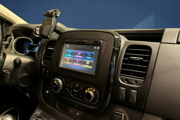 opel-vivaro-diesel-2017-big-12