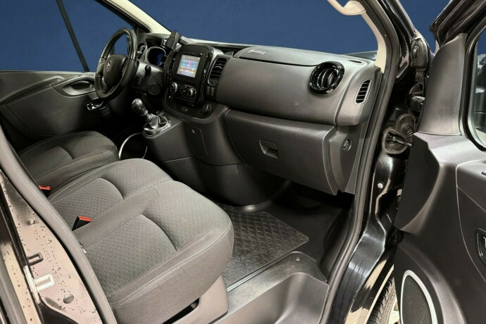 opel-vivaro-diesel-2017-big-10