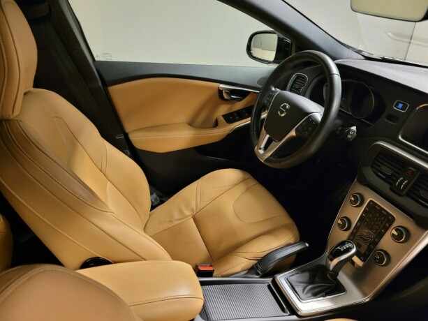 volvo-v40-cross-country-bensin-2018-big-15