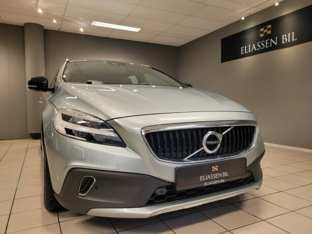 volvo-v40-cross-country-bensin-2018-big-10