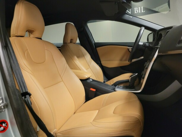 volvo-v40-cross-country-bensin-2018-big-13