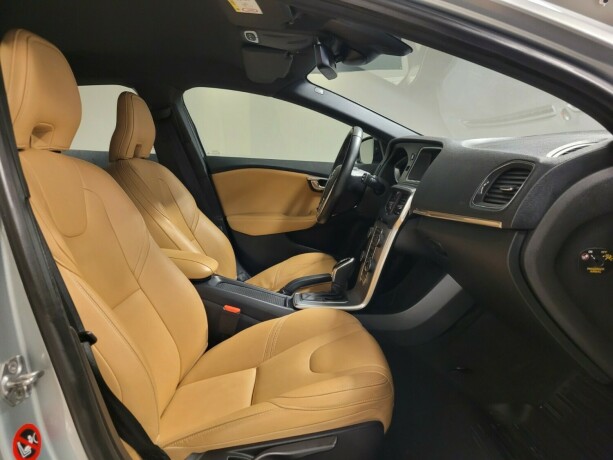 volvo-v40-cross-country-bensin-2018-big-12