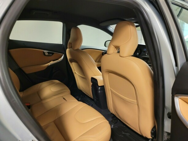 volvo-v40-cross-country-bensin-2018-big-17