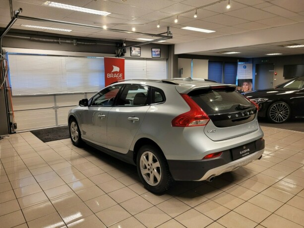 volvo-v40-cross-country-bensin-2018-big-7