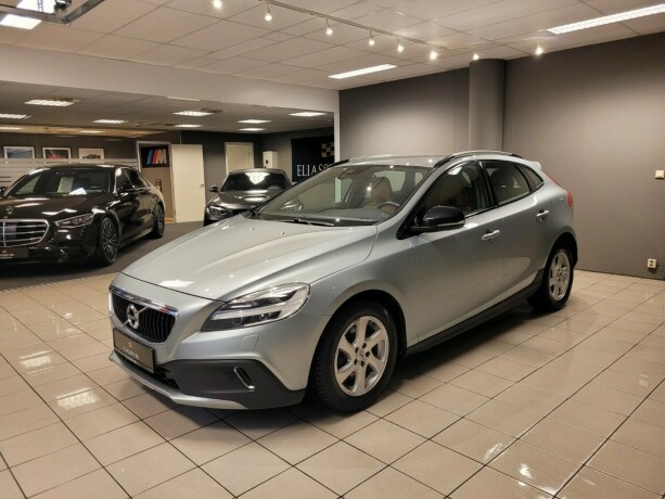 volvo-v40-cross-country-bensin-2018-big-8