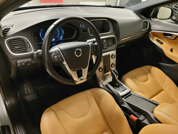 volvo-v40-cross-country-bensin-2018-big-23