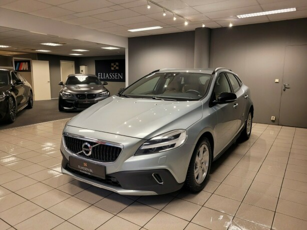 volvo-v40-cross-country-bensin-2018-big-9