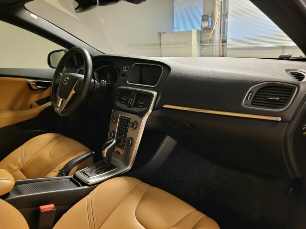 volvo-v40-cross-country-bensin-2018-big-14