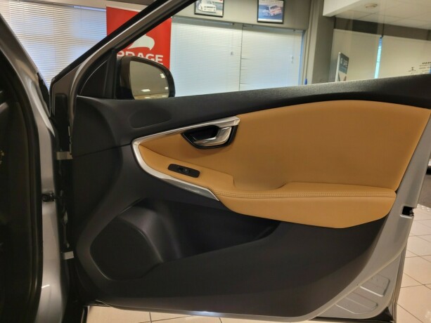 volvo-v40-cross-country-bensin-2018-big-16