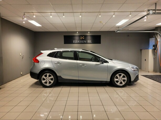 volvo-v40-cross-country-bensin-2018-big-4