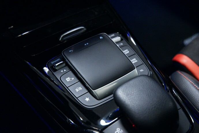 mercedes-benz-bensin-2021-big-22