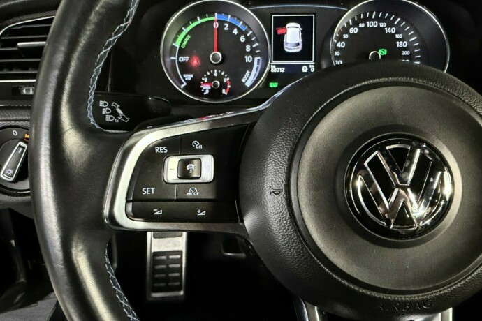 volkswagen-golf-elektrisitetbensin-2016-big-22