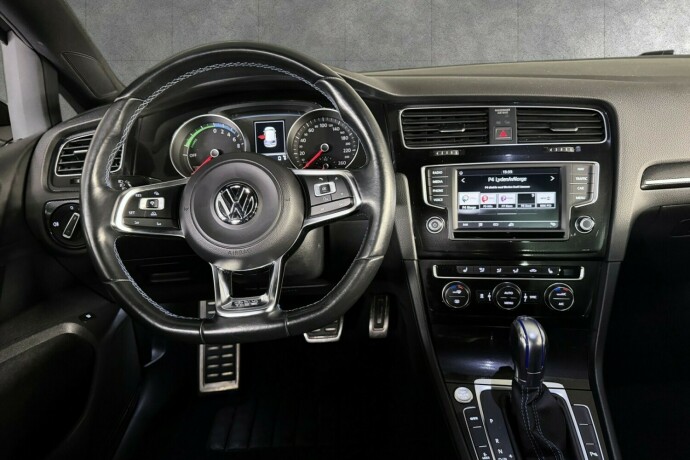 volkswagen-golf-elektrisitetbensin-2016-big-15