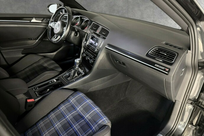 volkswagen-golf-elektrisitetbensin-2016-big-18