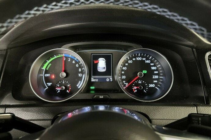 volkswagen-golf-elektrisitetbensin-2016-big-19