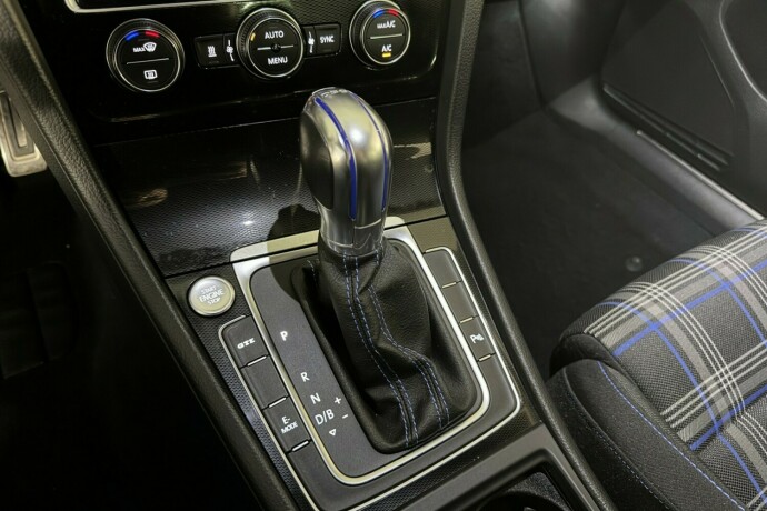 volkswagen-golf-elektrisitetbensin-2016-big-16