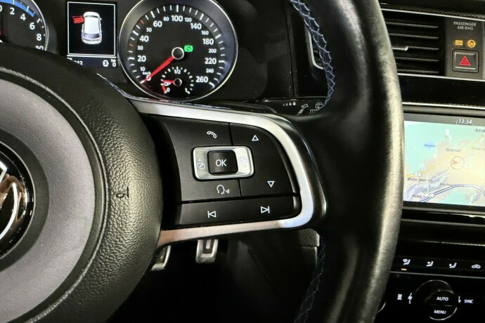 volkswagen-golf-elektrisitetbensin-2016-big-24