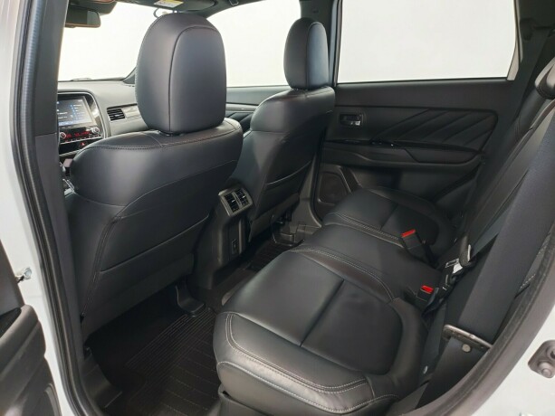 mitsubishi-outlander-elektrisitetbensin-2019-big-24