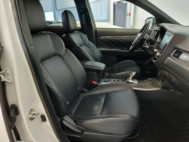 mitsubishi-outlander-elektrisitetbensin-2019-big-21