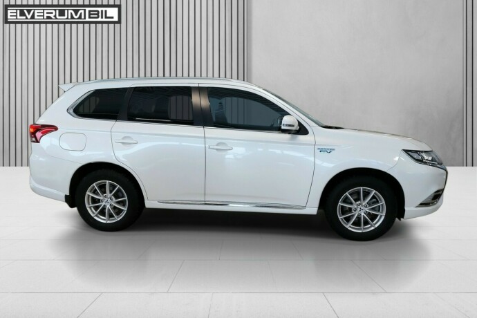 mitsubishi-outlander-elektrisitetbensin-2019-big-3