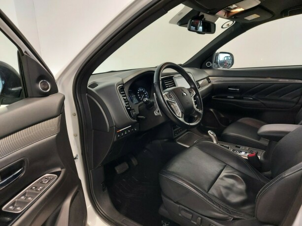 mitsubishi-outlander-elektrisitetbensin-2019-big-16
