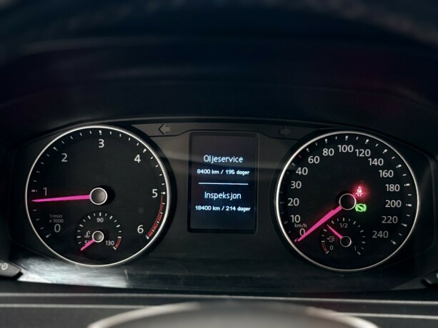 volkswagen-transporter-diesel-2019-big-17