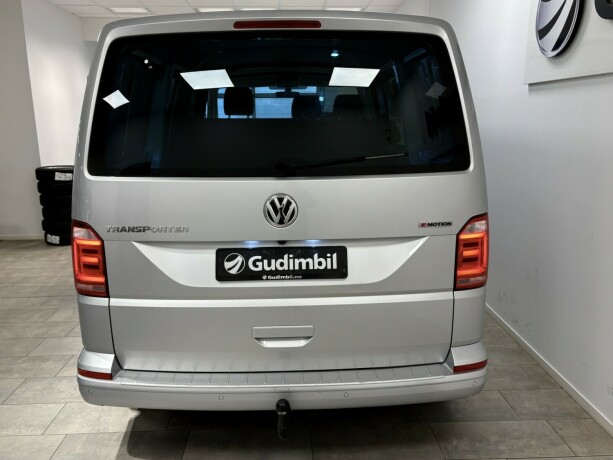 volkswagen-transporter-diesel-2019-big-4