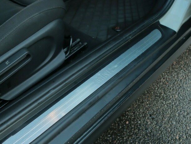 mini-cooper-diesel-2015-big-17