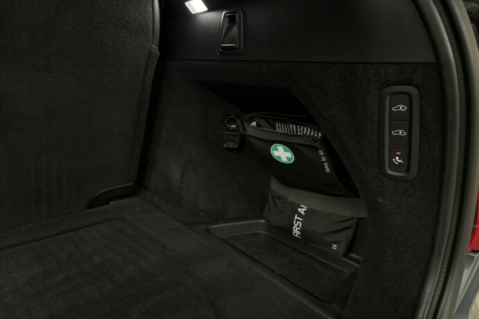 volvo-xc-90-elektrisitetbensin-2017-big-11