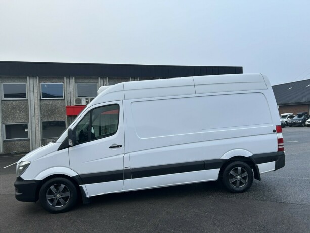mercedes-benz-sprinter-diesel-2017-big-4