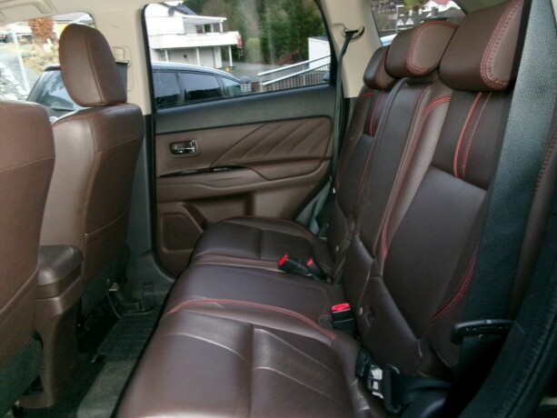 mitsubishi-outlander-elektrisitetbensin-2016-big-9