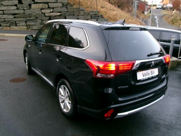 mitsubishi-outlander-elektrisitetbensin-2016-big-3