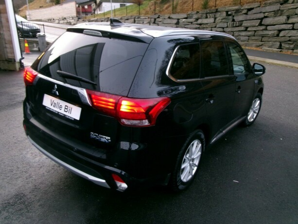mitsubishi-outlander-elektrisitetbensin-2016-big-5