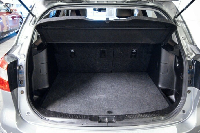 suzuki-sx4-s-cross-bensin-2015-big-7