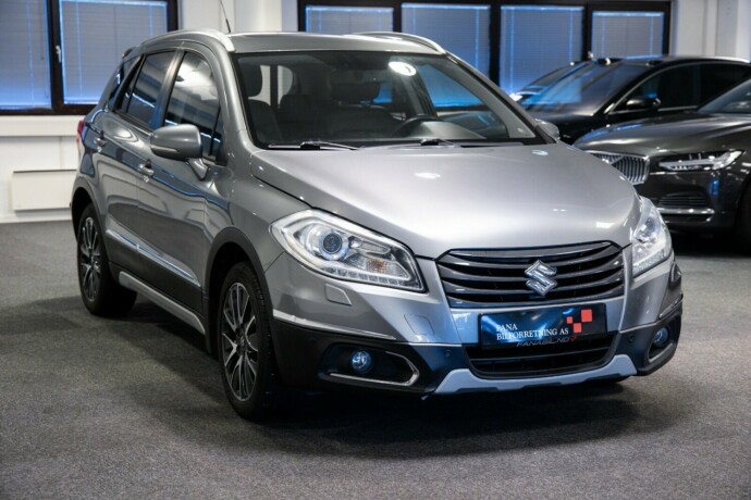 suzuki-sx4-s-cross-bensin-2015-big-3