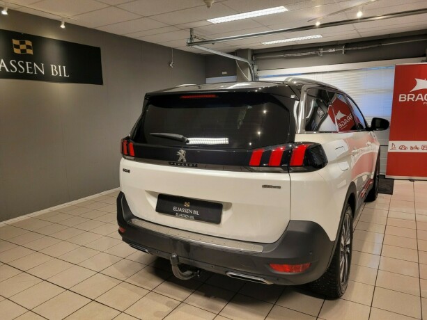 peugeot-5008-bensin-2018-big-7