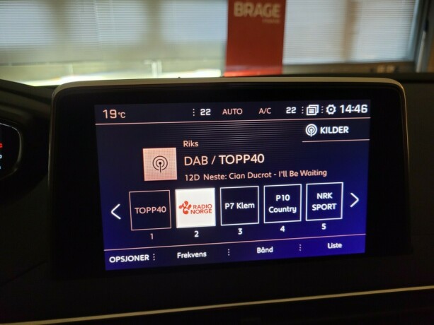 peugeot-5008-bensin-2018-big-35