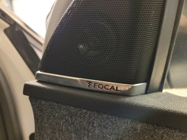 peugeot-5008-bensin-2018-big-18