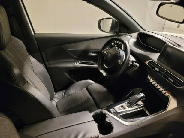 peugeot-5008-bensin-2018-big-16