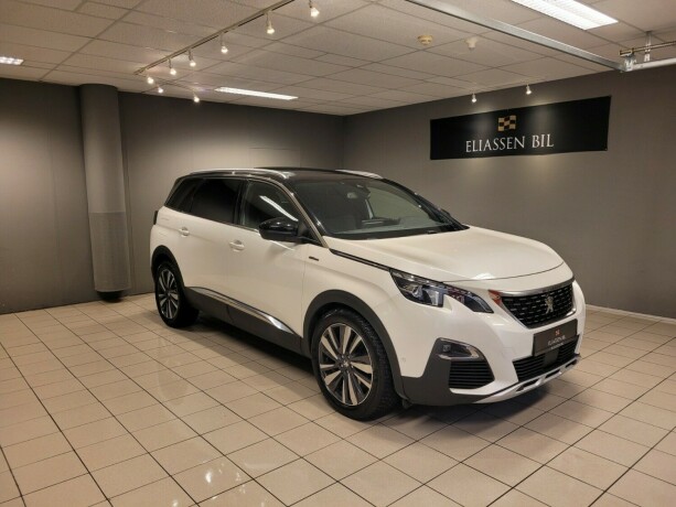 peugeot-5008-bensin-2018-big-1
