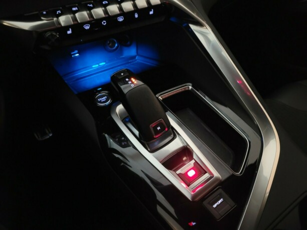 peugeot-5008-bensin-2018-big-30