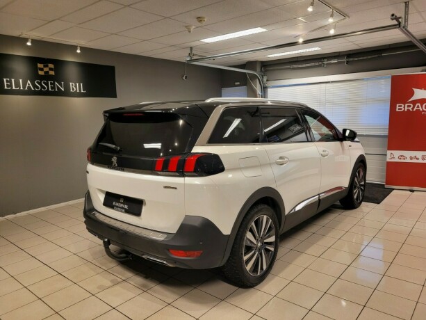 peugeot-5008-bensin-2018-big-6